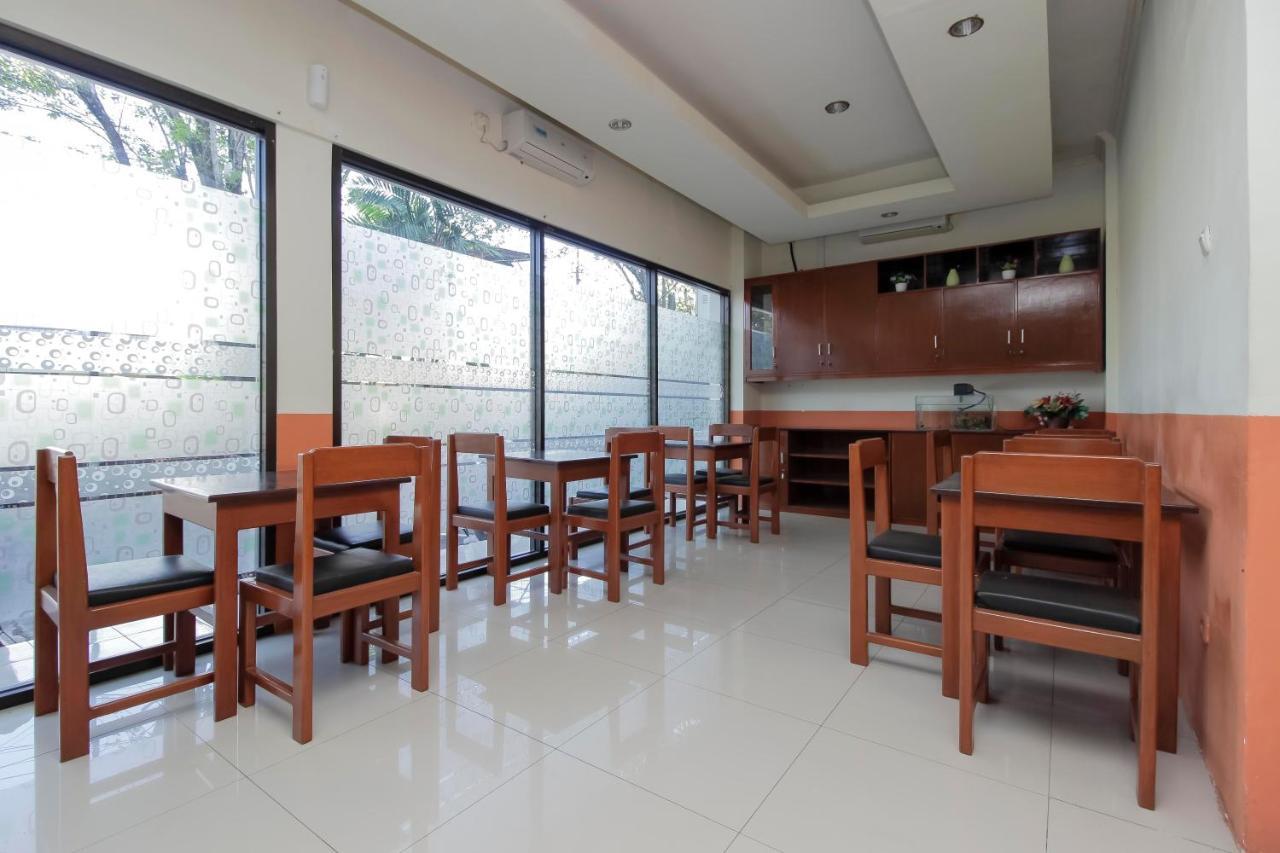 Hotel RedDoorz near Jalan Jenderal Sudirman Manado Zewnętrze zdjęcie