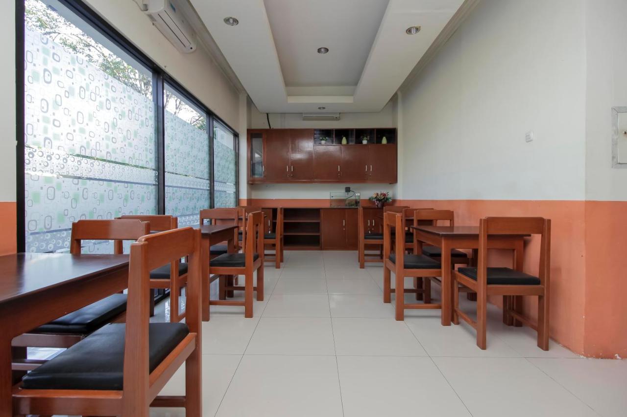 Hotel RedDoorz near Jalan Jenderal Sudirman Manado Zewnętrze zdjęcie