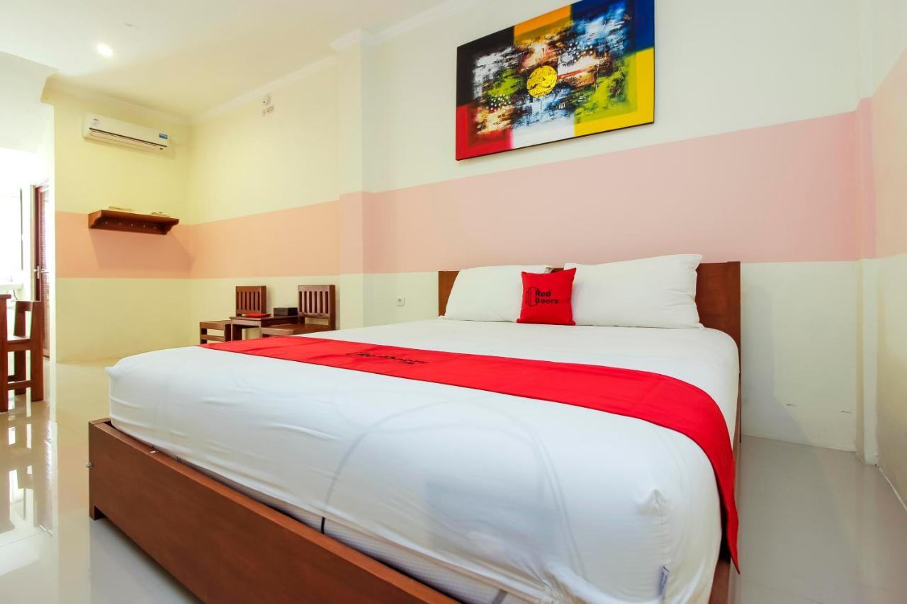 Hotel RedDoorz near Jalan Jenderal Sudirman Manado Zewnętrze zdjęcie