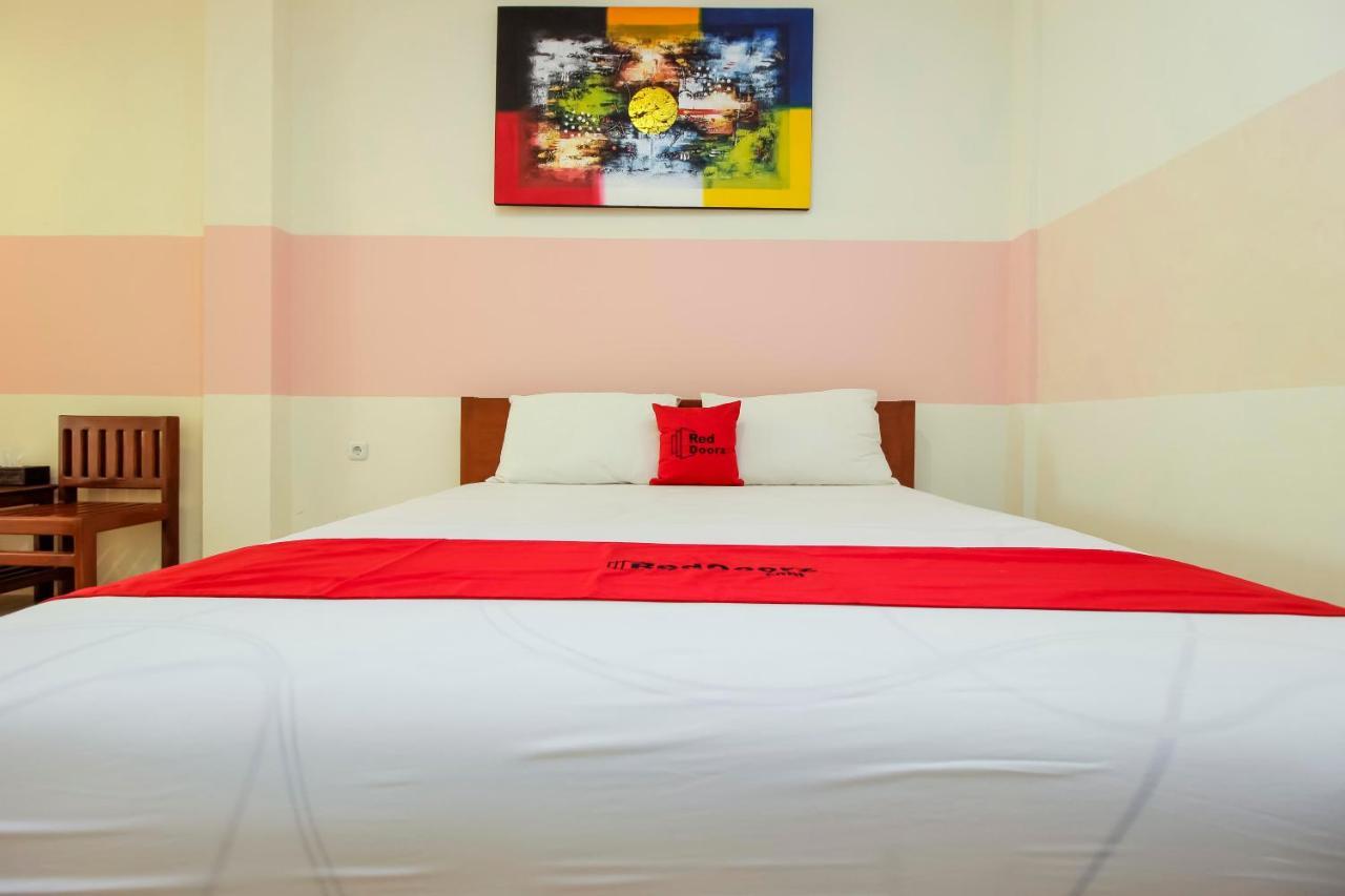 Hotel RedDoorz near Jalan Jenderal Sudirman Manado Zewnętrze zdjęcie