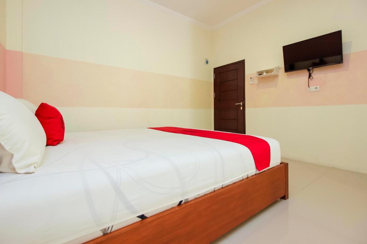 Hotel RedDoorz near Jalan Jenderal Sudirman Manado Zewnętrze zdjęcie