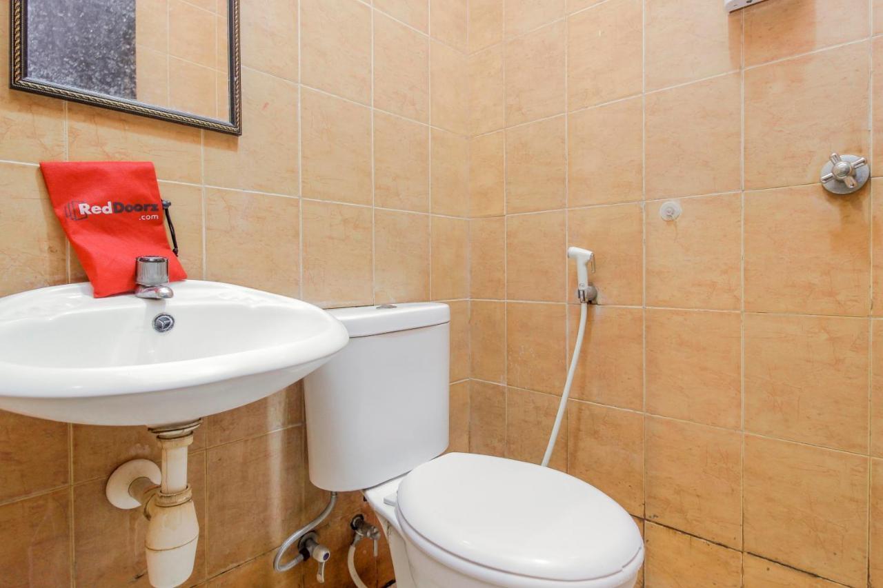 Hotel RedDoorz near Jalan Jenderal Sudirman Manado Zewnętrze zdjęcie