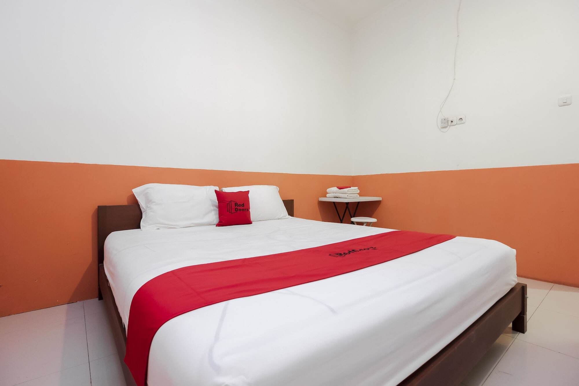 Hotel RedDoorz near Jalan Jenderal Sudirman Manado Zewnętrze zdjęcie