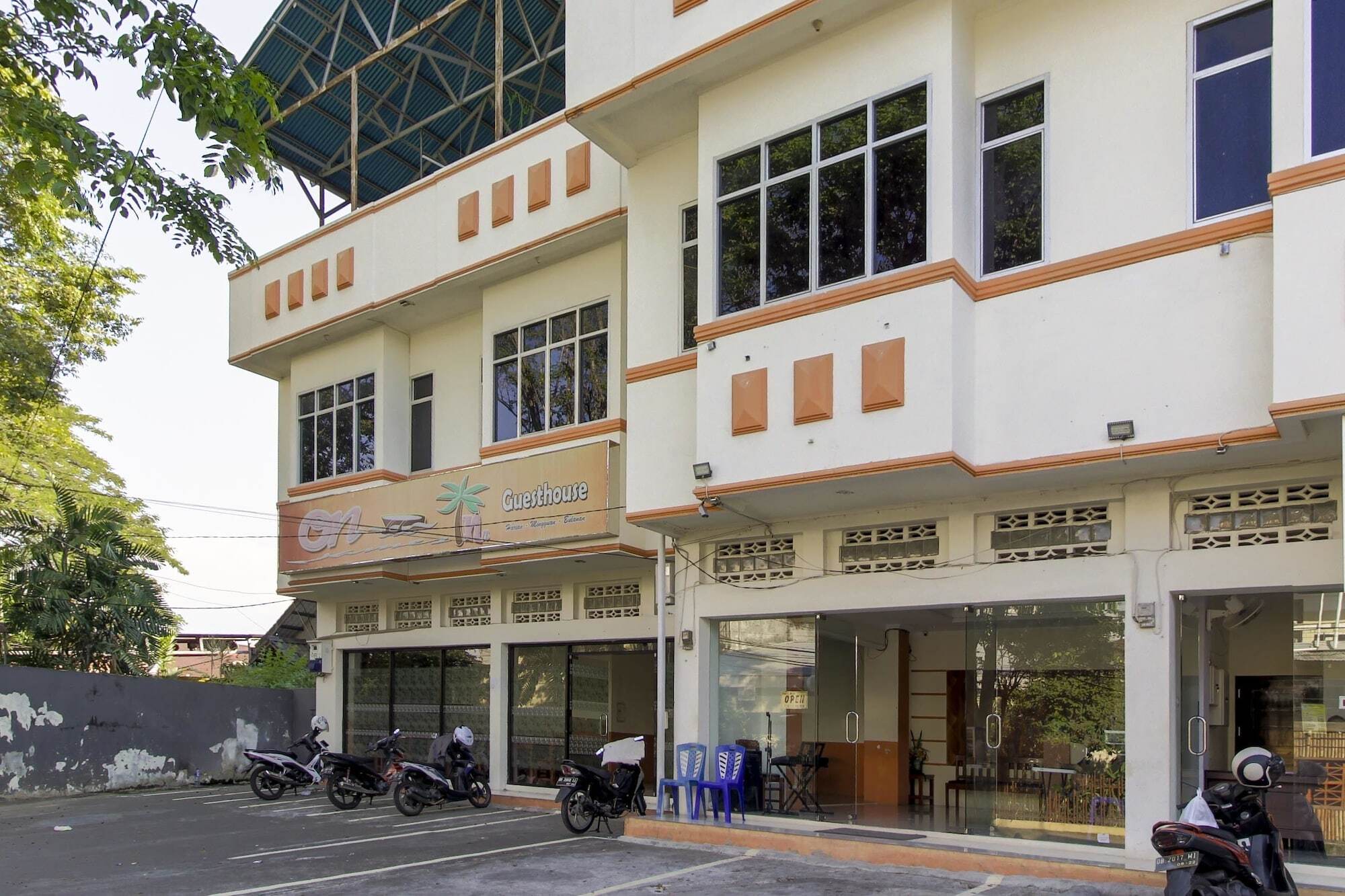Hotel RedDoorz near Jalan Jenderal Sudirman Manado Zewnętrze zdjęcie
